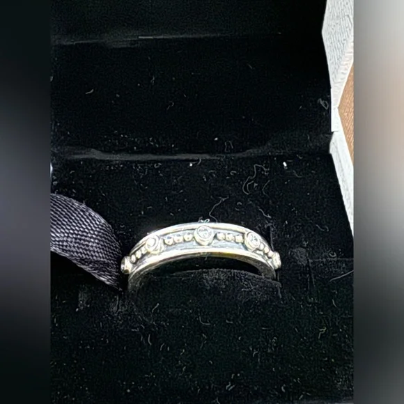 Pandora silver ring with crystals size 56 7 1/2 - Picture 3 of 7